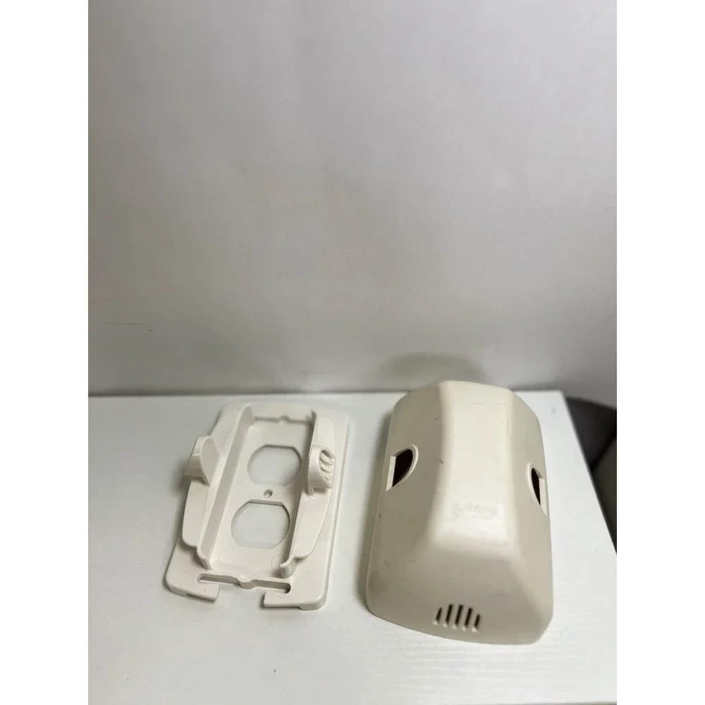 Safety‎ 1st Outlet Cover w/ Cord Shortener Plug Protector Pre-Owned